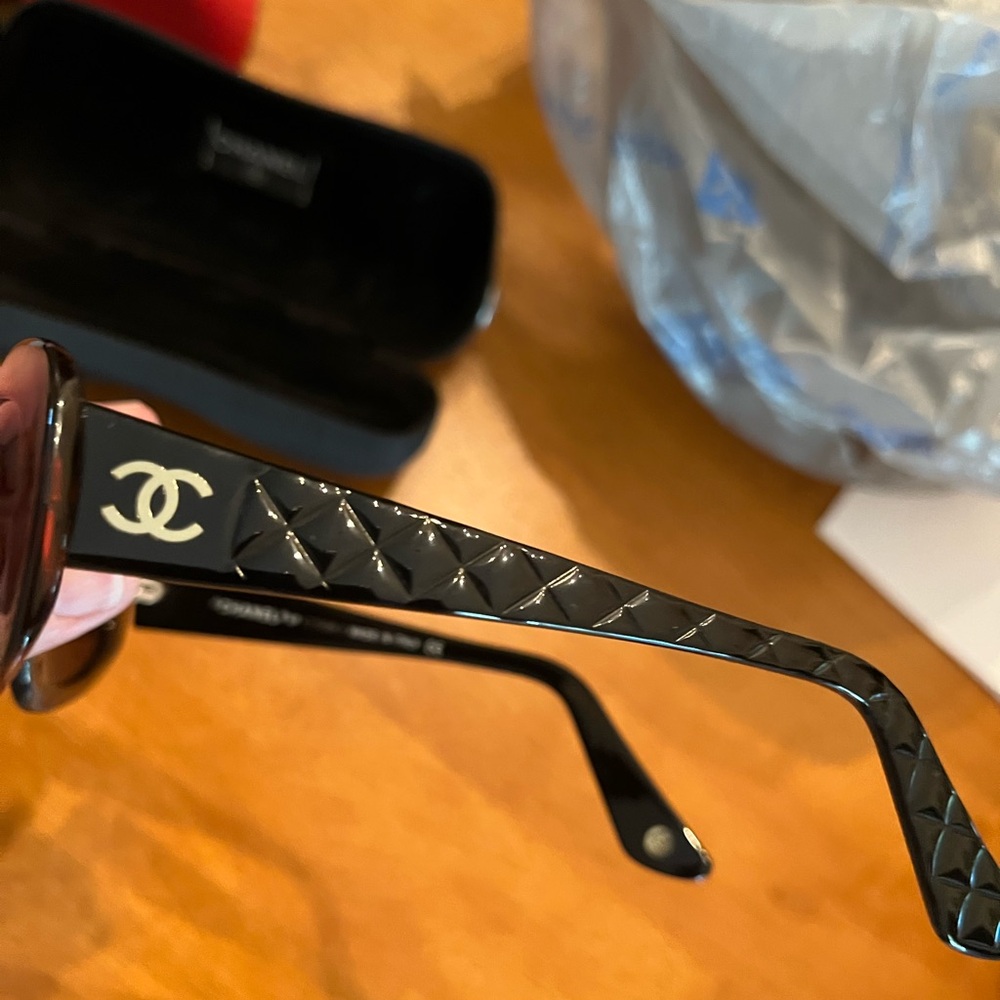 CHANEL Tortoise Shell Sunglasses - Picture 2 of 8